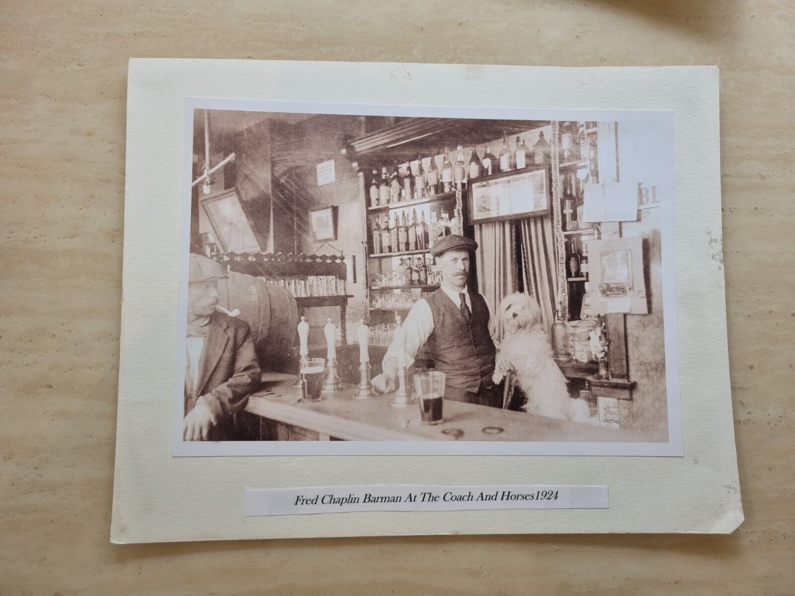 Fred Chaplin Barman At The Coach And Horses 1924 - Photograph 21 cm x 29 cm Main Image