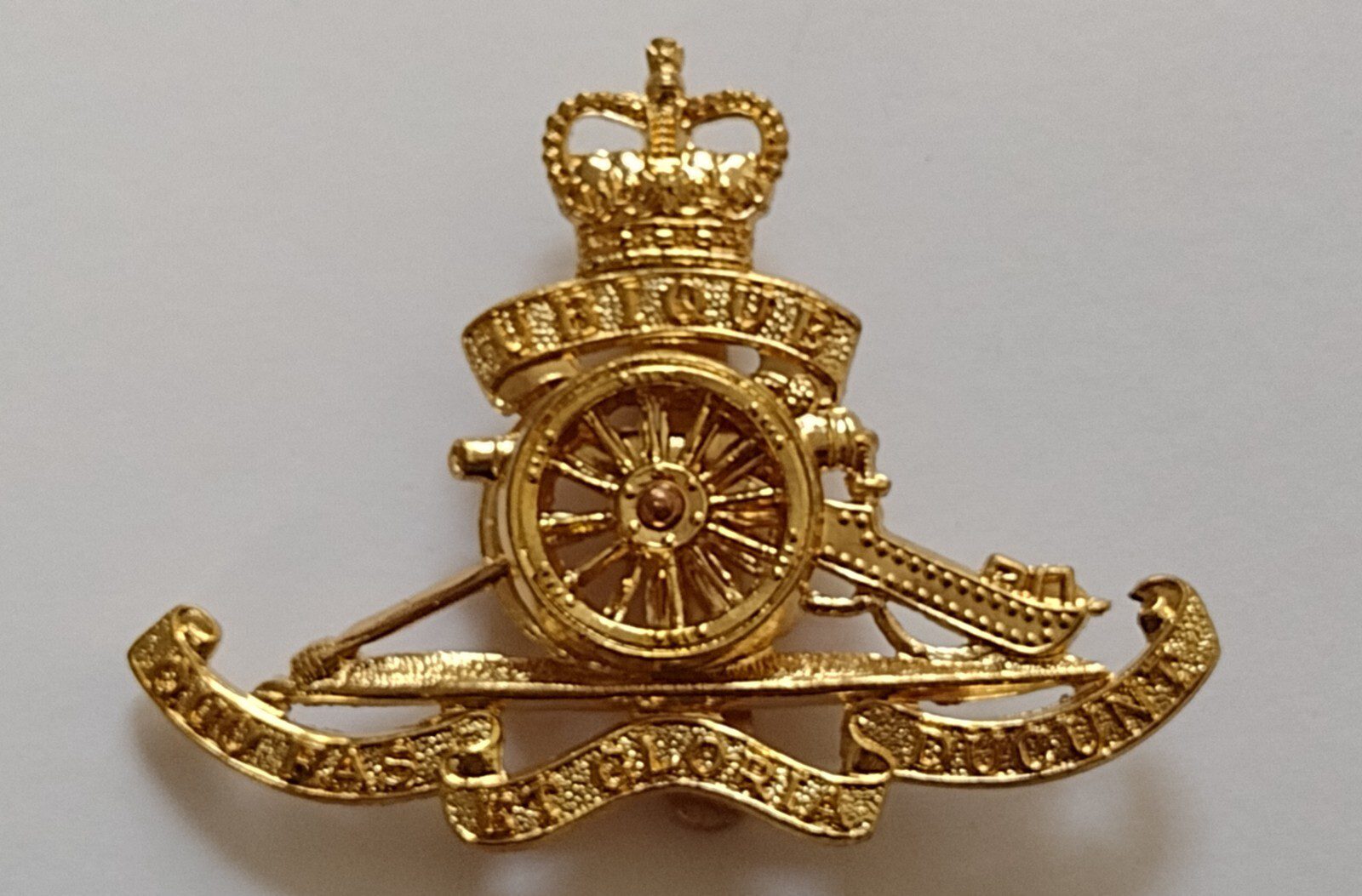 Royal Artillery Cap Badge QC EIIR Issued Moving Wheel Slider 50 mm - New Metal Main Image