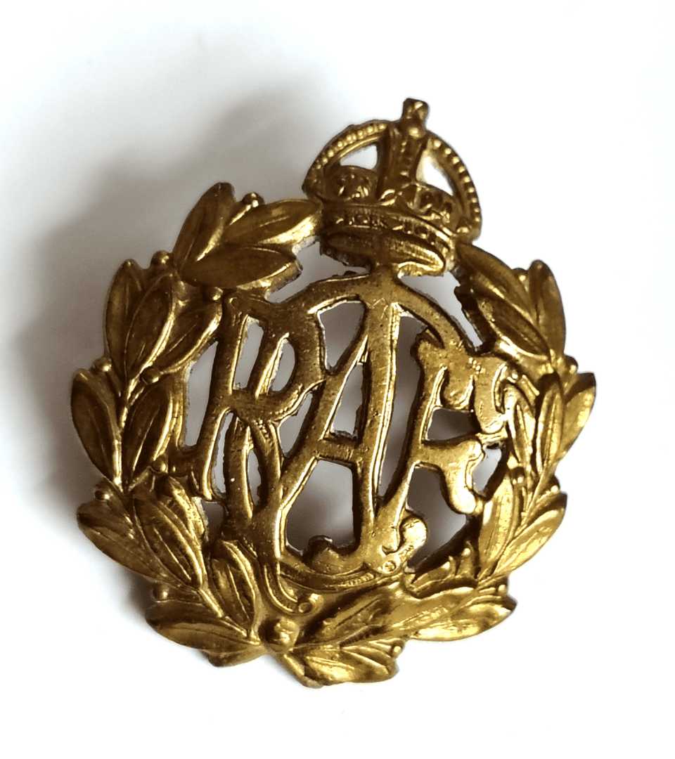 Genuine WWII Royal Canadian Air Force RCAF Cap Badge Solid Brass Canada Militari Main Image